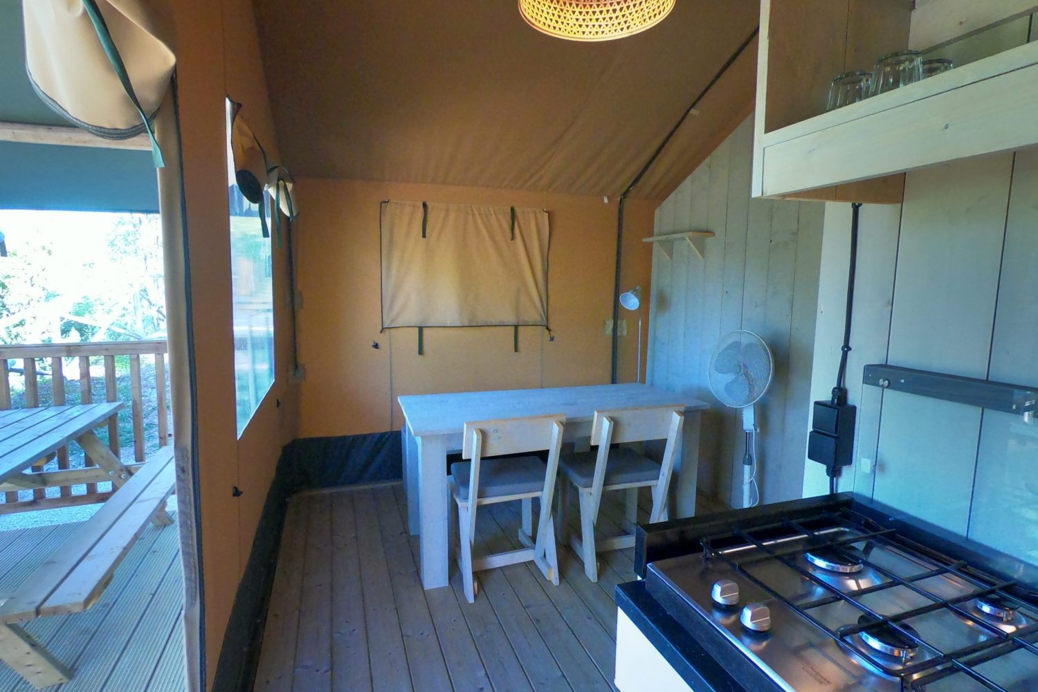 Tenda Glamping 4 posti- Zona pranzo